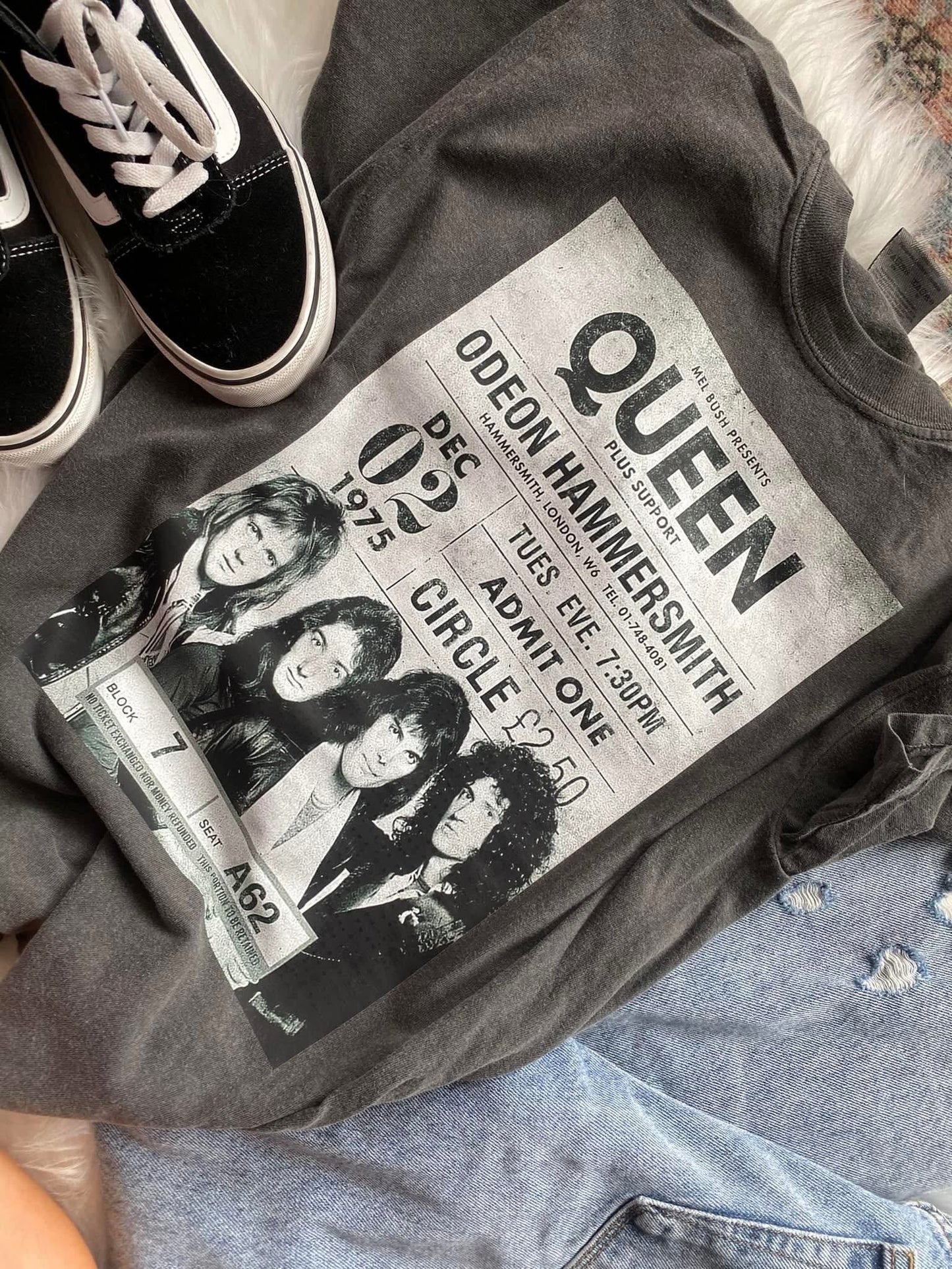 QUEEN COMFORT COLORS SHORT SLEEVE TEE