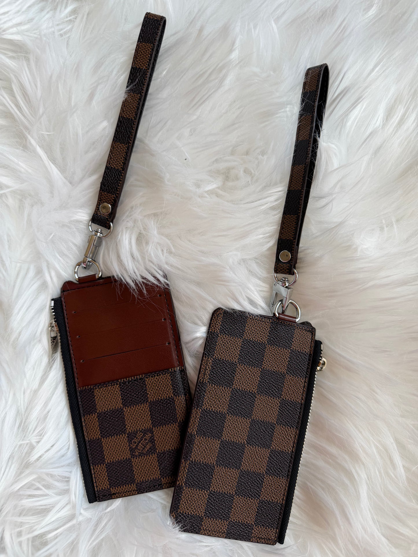 1 KEYCHAIN WALLET