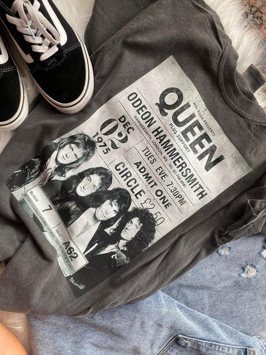 QUEEN COMFORT COLORS SHORT SLEEVE TEE